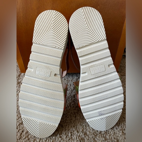 NEVER WORN Macarena Collection Huaraches - Picture 6 of 6